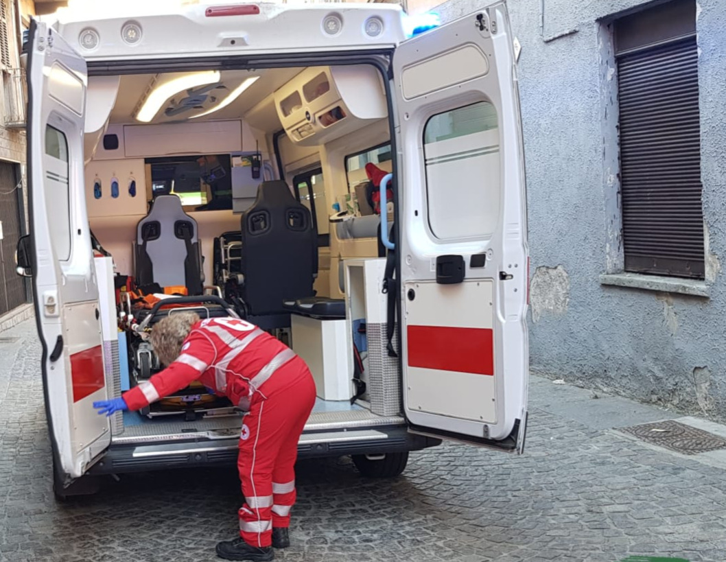 Cossato, urla di aiuto da una casa: intervengono Carabinieri e 118