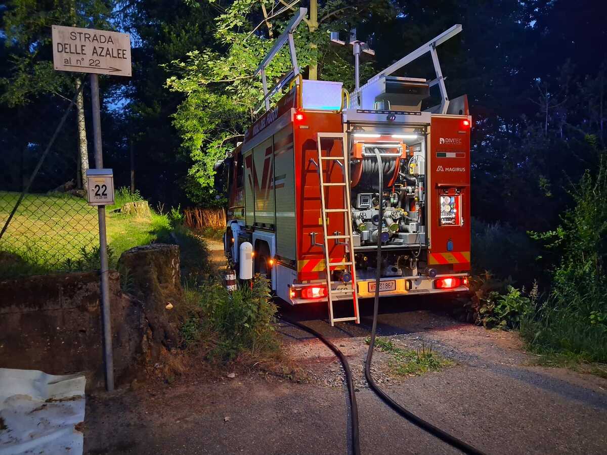 Biella, sterpaglie a fuoco: scatta l’allarme in serata al Vandorno