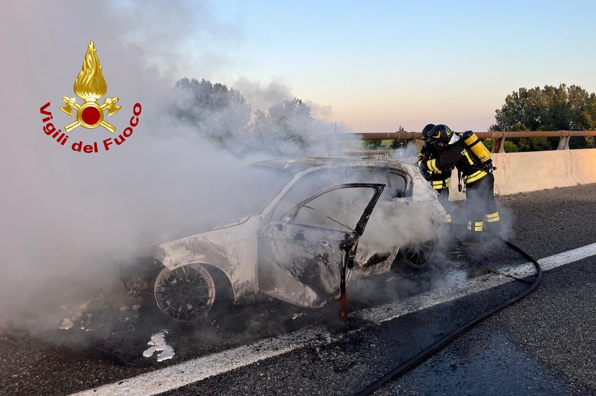 Dal Nord Ovest – Auto a fuoco sull’A26