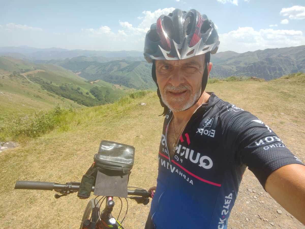 Da Oropa a Santiago in bicicletta: Andrea Mercando è all’inizio del Cammino francese FOTO