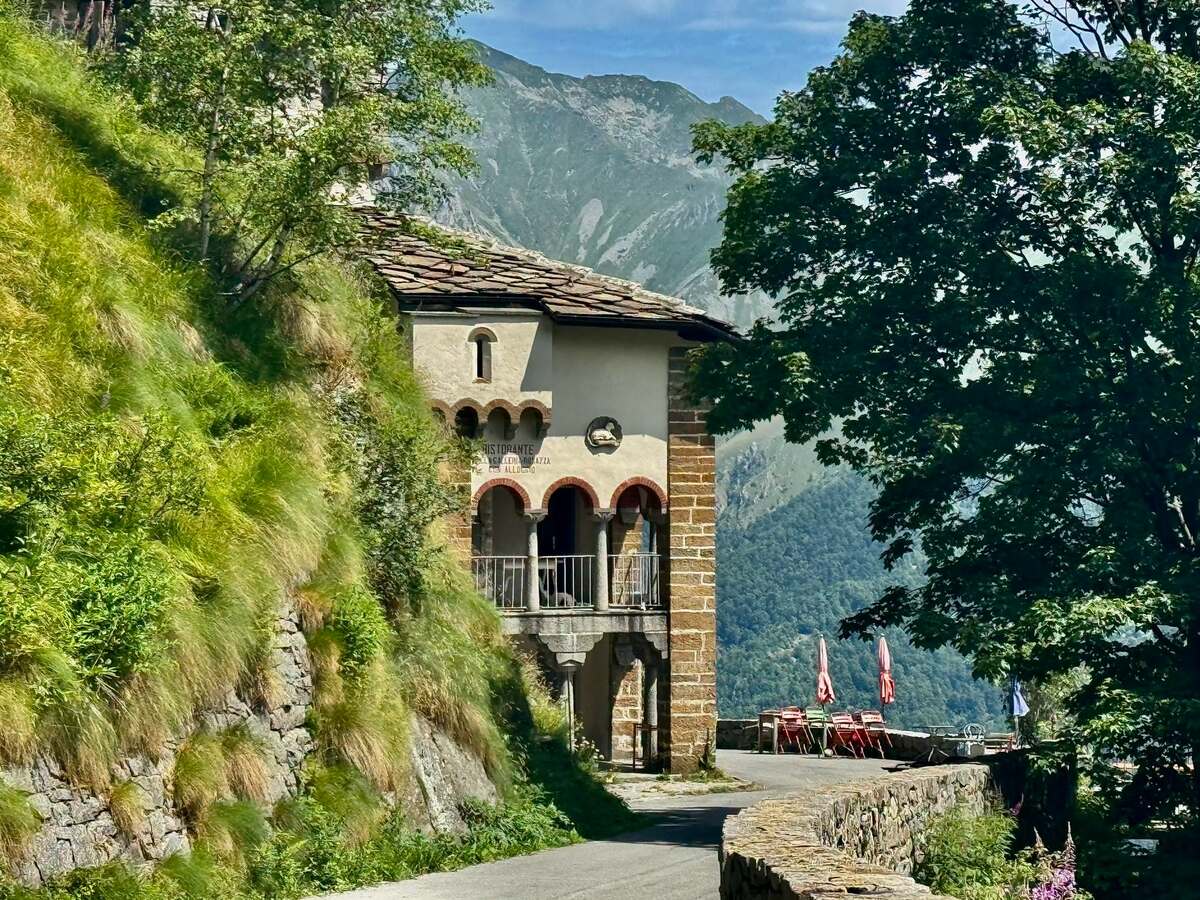 Biellese in eBike, allenamento impegnativo tra Burcina, Oropa e Valle Cervo FOTO