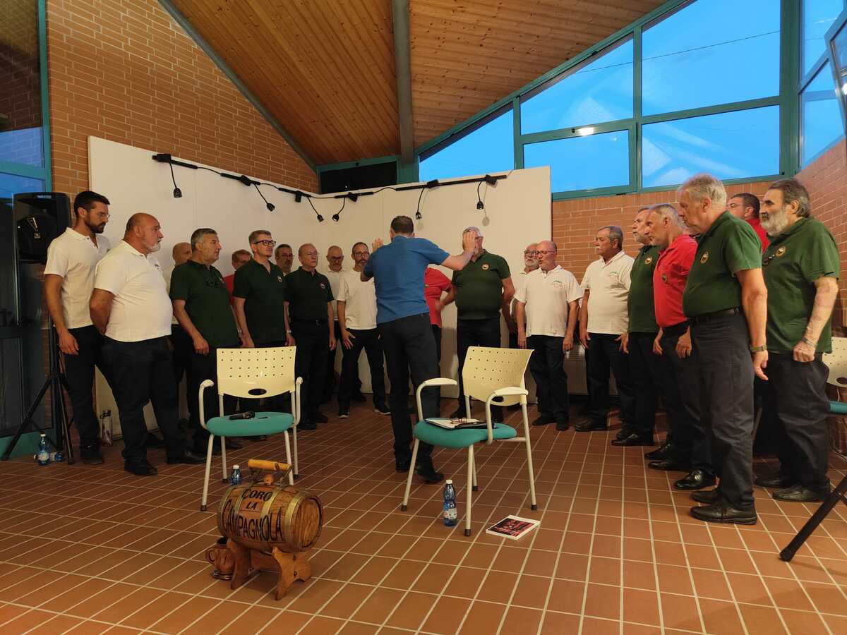“Solo per una camicia”, nuova tappa per il coro La Campagnola FOTO