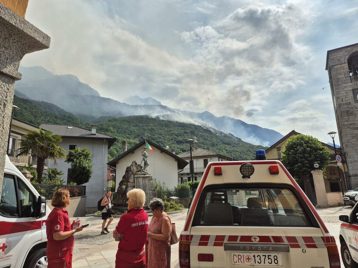 Incendi boschivi in Piemonte, Croce Rossa in campo a sostegno della popolazione e dei soccorritori FOTO