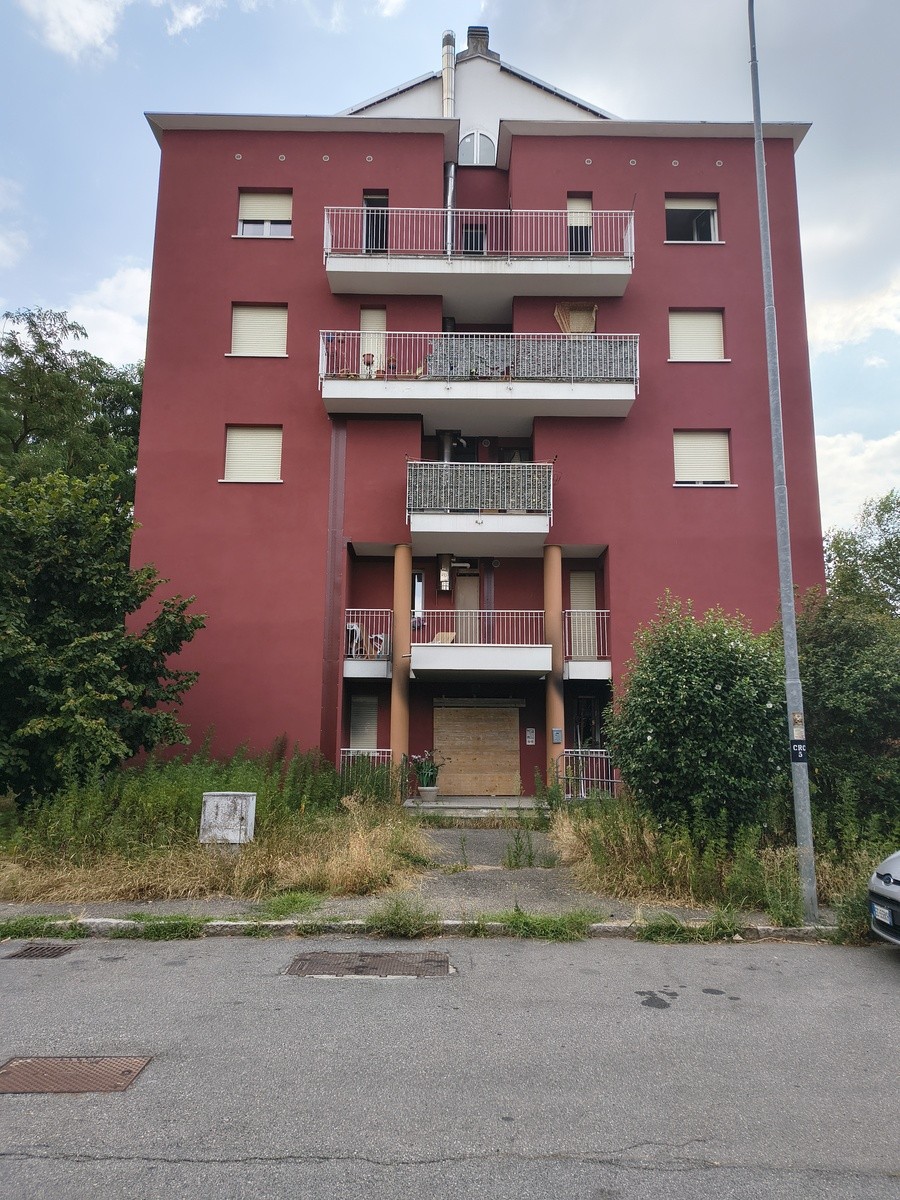 Chiavazza, un lettore: "Palazzina andata a fuoco abbandonata". Atc: "Ripristino in corso"
