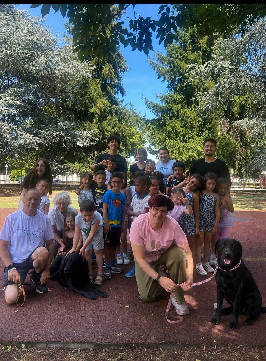 Pet therapy al centro estivo del Villaggio: i bambini incontrano Cloud e Zeus