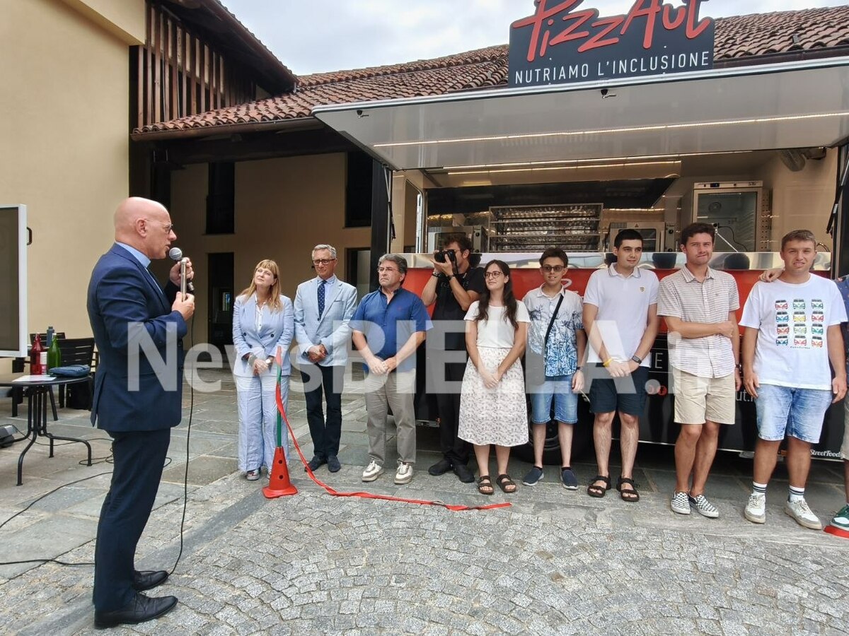 PizzAutoBus Biella è arrivato: presentato a Cascina Oremo il primo food truck di PizzAut FOTO e VIDEO