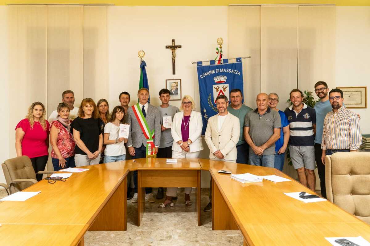 Massazza regala una copia della Costituzione ai diciottenni
