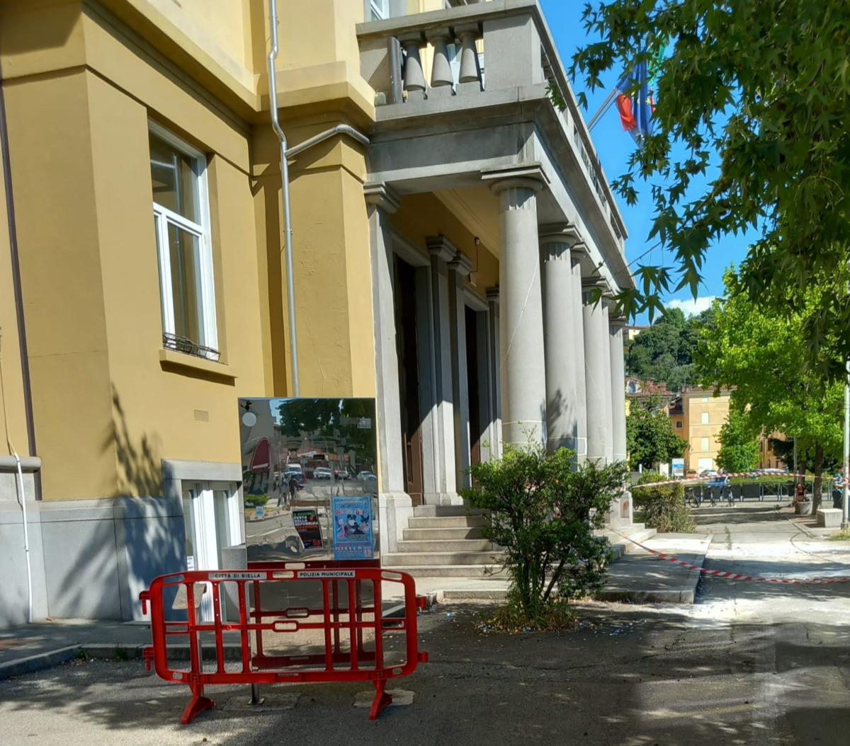 Bindelle davanti all'Itis dopo la Maturità: "Festeggiate, ma con buon senso"