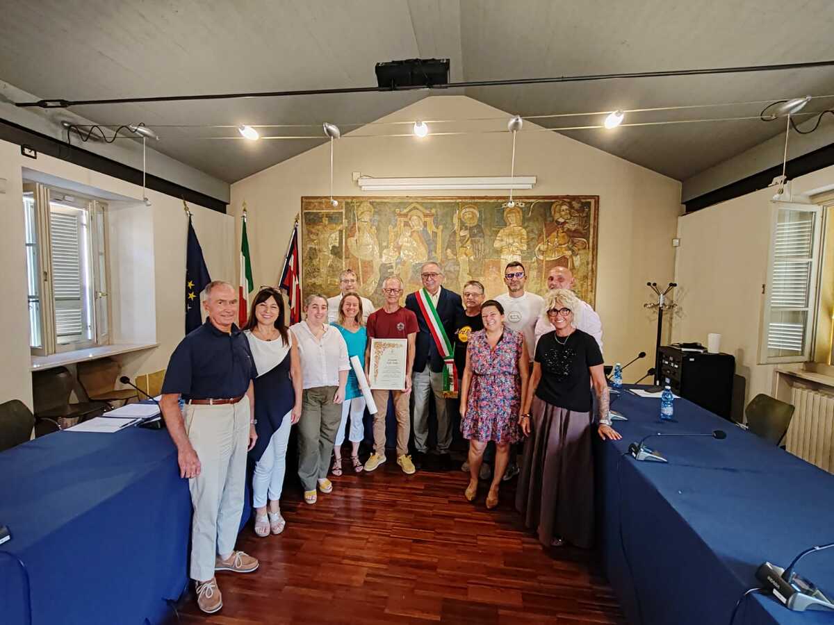 Calcio, l’omaggio del Comune a Graziano Falla Trella: per 30 anni presidente delle Torri Biellesi