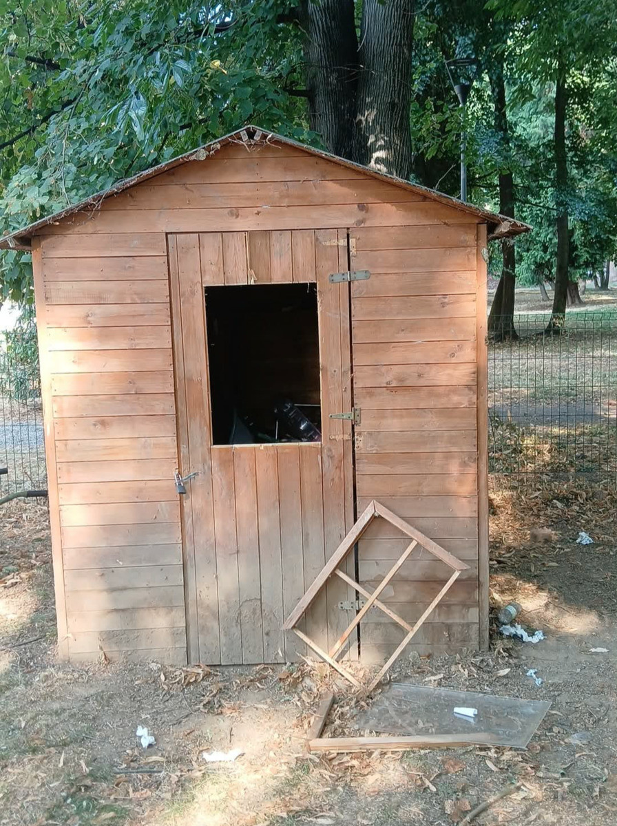 Vandali a Biella, nel mirino la casetta degli attrezzi del Giardino di Angelo