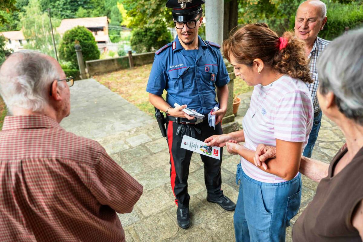 Carabinieri e Diocesi Biella insieme per la prevenzione, a Bioglio un incontro contro le truffe agli anziani FOTO
