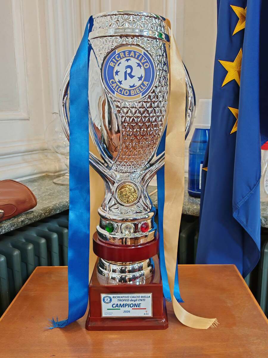 Biella, la squadra del Comune ricevuta dal sindaco assieme alla coppa del Torneo degli Enti 2026