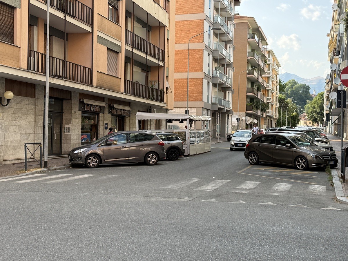 Biella, Corso Risorgimento e Via Tripoli, un lettore: "Attraversamenti pedonali quasi invisibili"