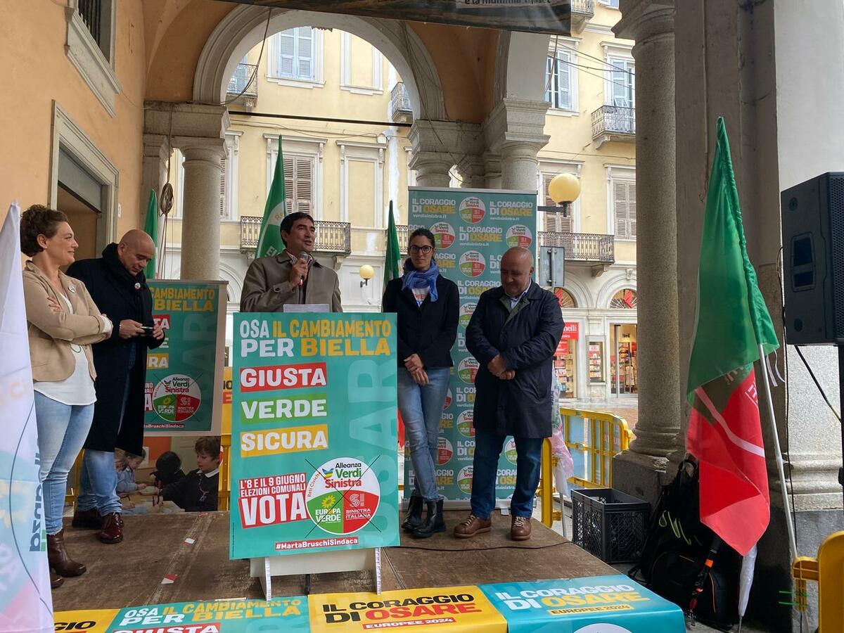 Fratoianni a Biella per l'inaugurazione della sede di Sinistra Italiana