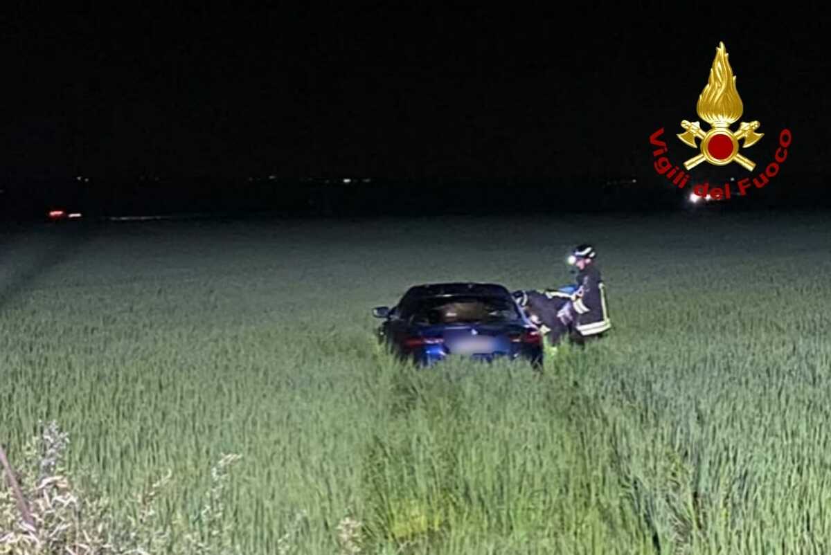 Dal Nord Ovest – Auto finisce nella risaia in piena notte