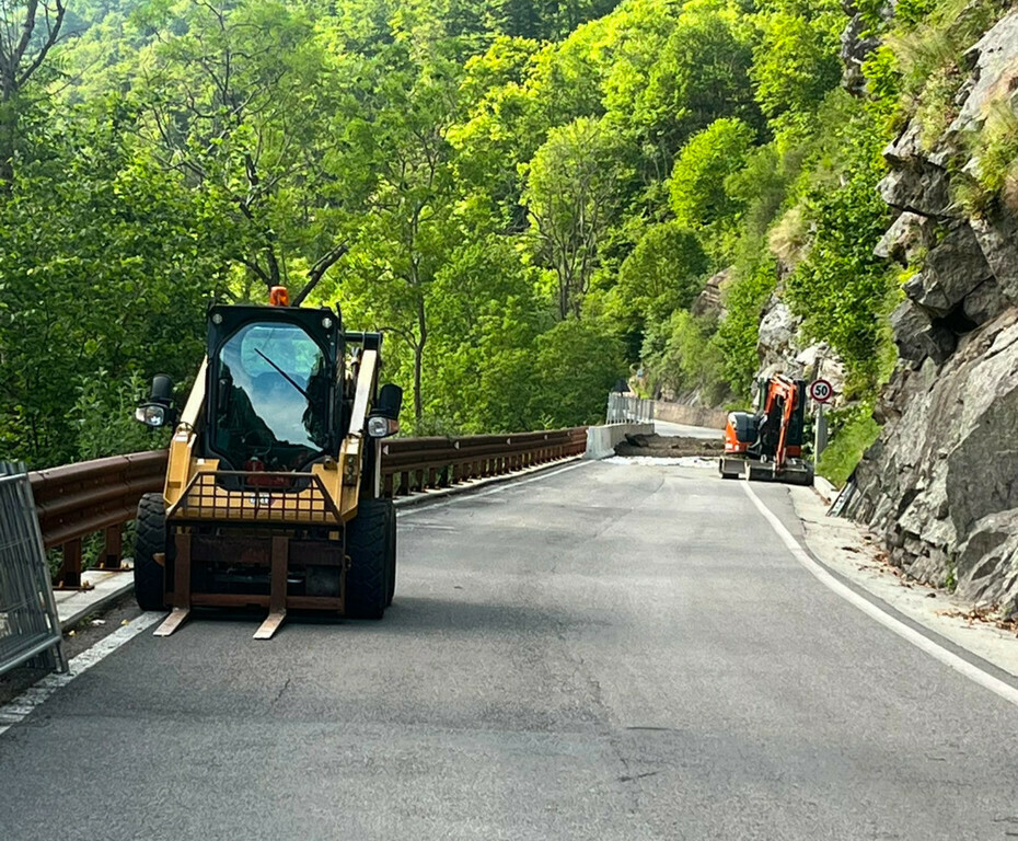 Lavori in alta Valle Cervo, senso unico alternato con semaforo sulla SP 100