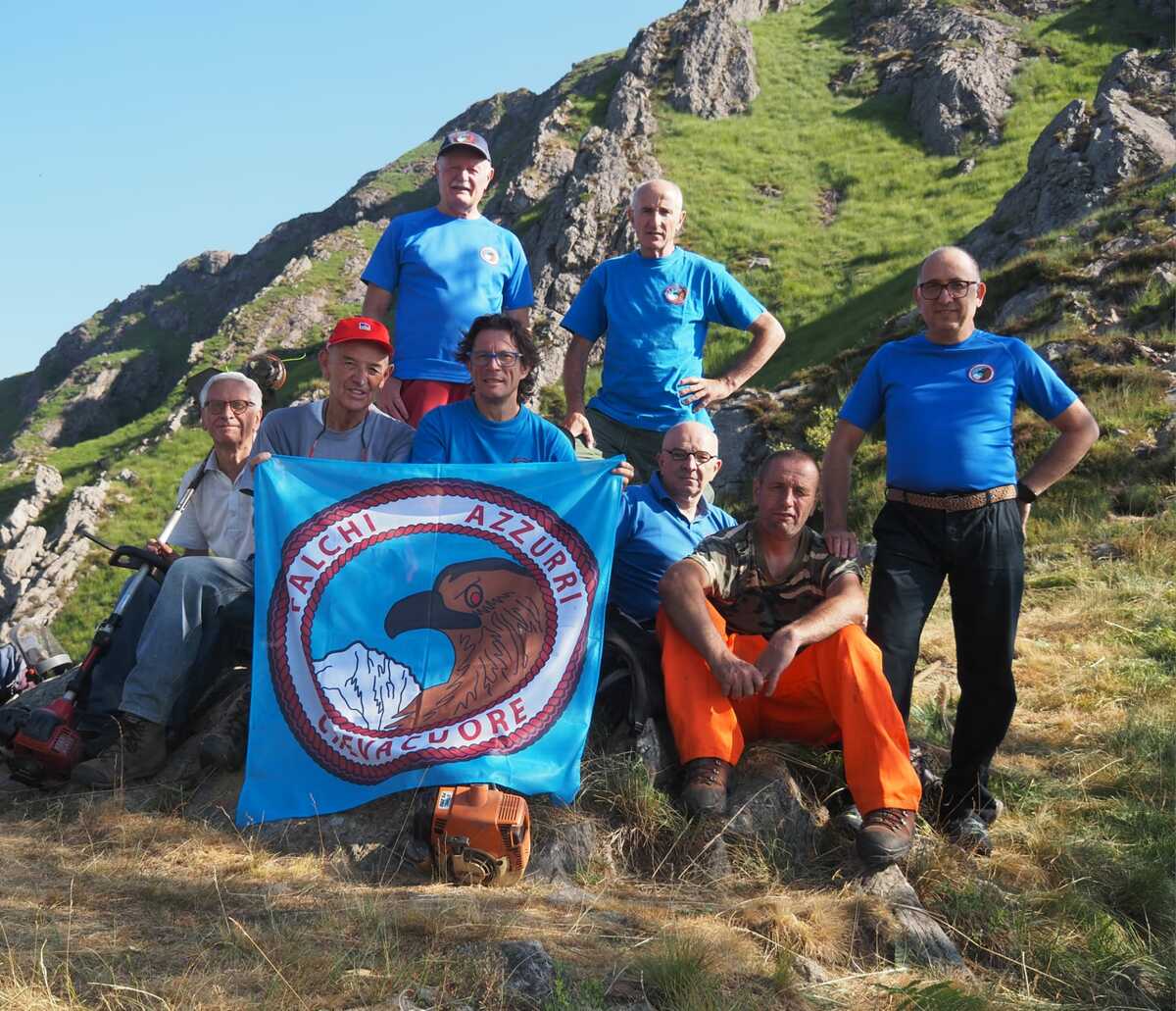 Bel gesto in alta Valsessera, ripuliti i sentieri dai Falchi Azzurri