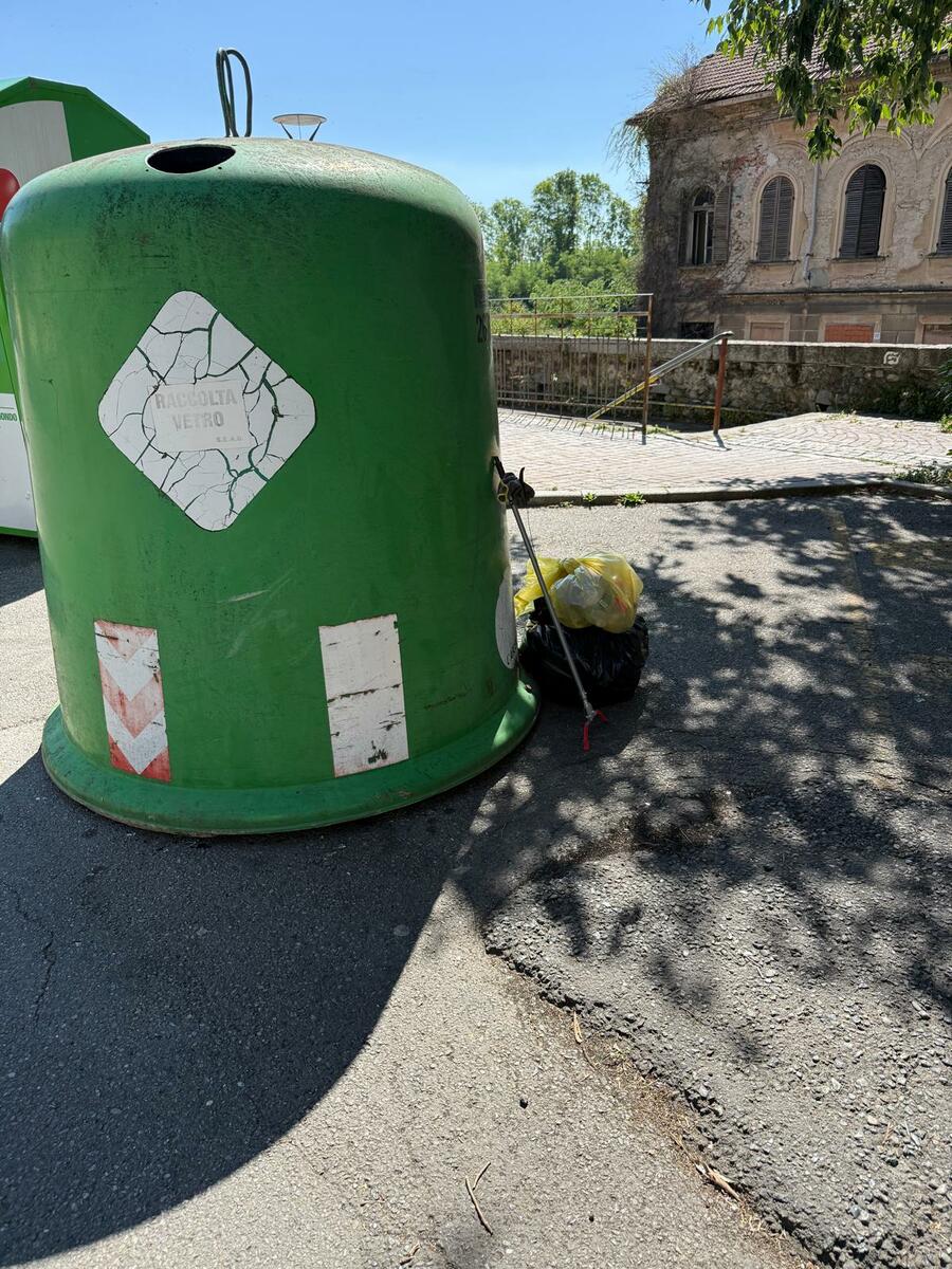 L’impegno civico non si ferma d'estate, a Biella raccolti quasi 100 litri di rifiuti nel cleanup di viale Matteotti