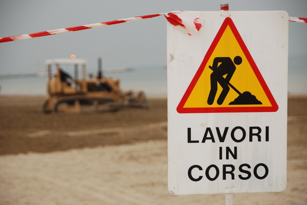 Cantieri e lavori sulla SP223, semaforo e senso unico alternato a Strona