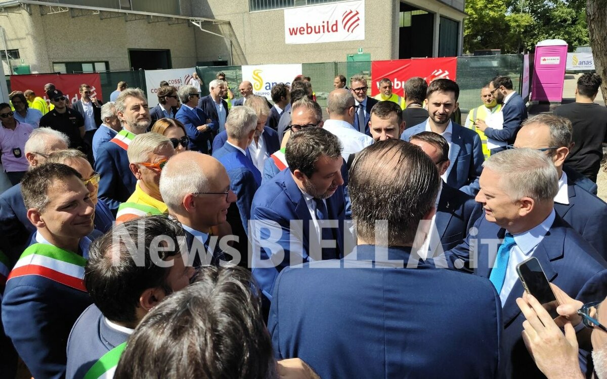 Treni, Salvini sulla Biella-Novara: “Pronti a partire ma serviranno 3 anni di stop per lavori. Serve l’ok del territorio” FOTO e VIDEO
