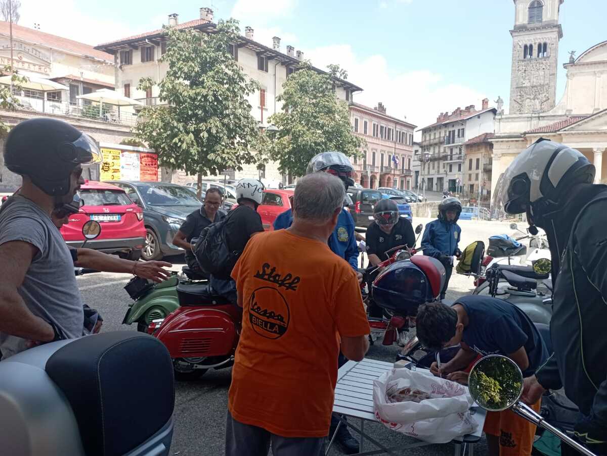 A Biella il 75° anniversario del Vespa Club, grande partecipazione a Rievocazione Storica e Raduno Nazionale FOTO
