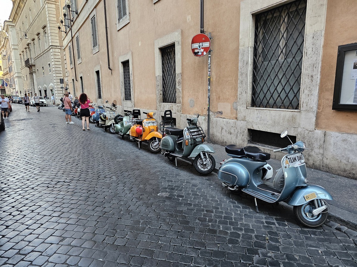 Da Biella a Roma per il World Vespa Days FOTO