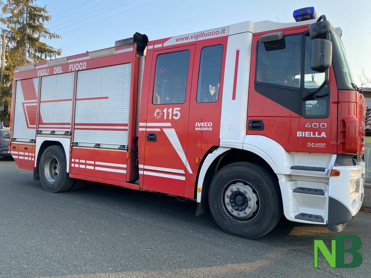 Masserano, auto urta una tubazione: intervento dei Vigili del Fuoco per una perdita di gas