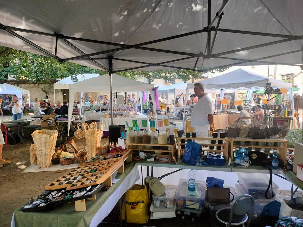 Artigianato, danze e tradizioni: a Cavaglià il mercatino celtico richiama visitatori anche da fuori provincia FOTO
