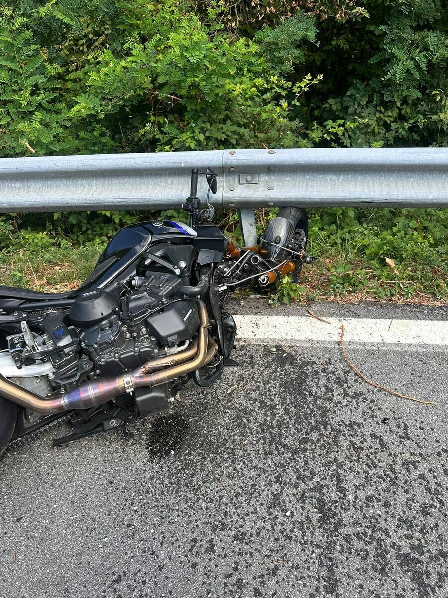 Motociclista cade lungo la strada della Serra, interviene il 118 FOTO