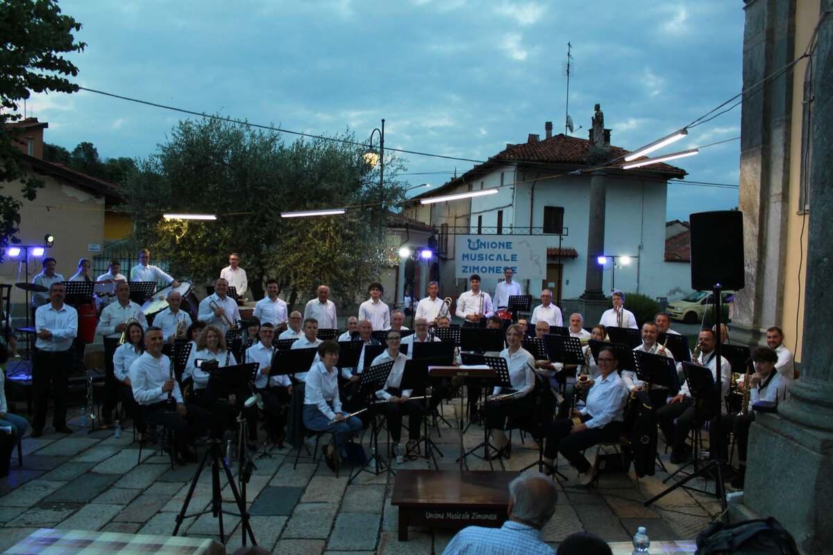 Zimone, un concerto e una cena in piazza per festeggiare i 20 anni di direzione del maestro Cristiano Migazzo