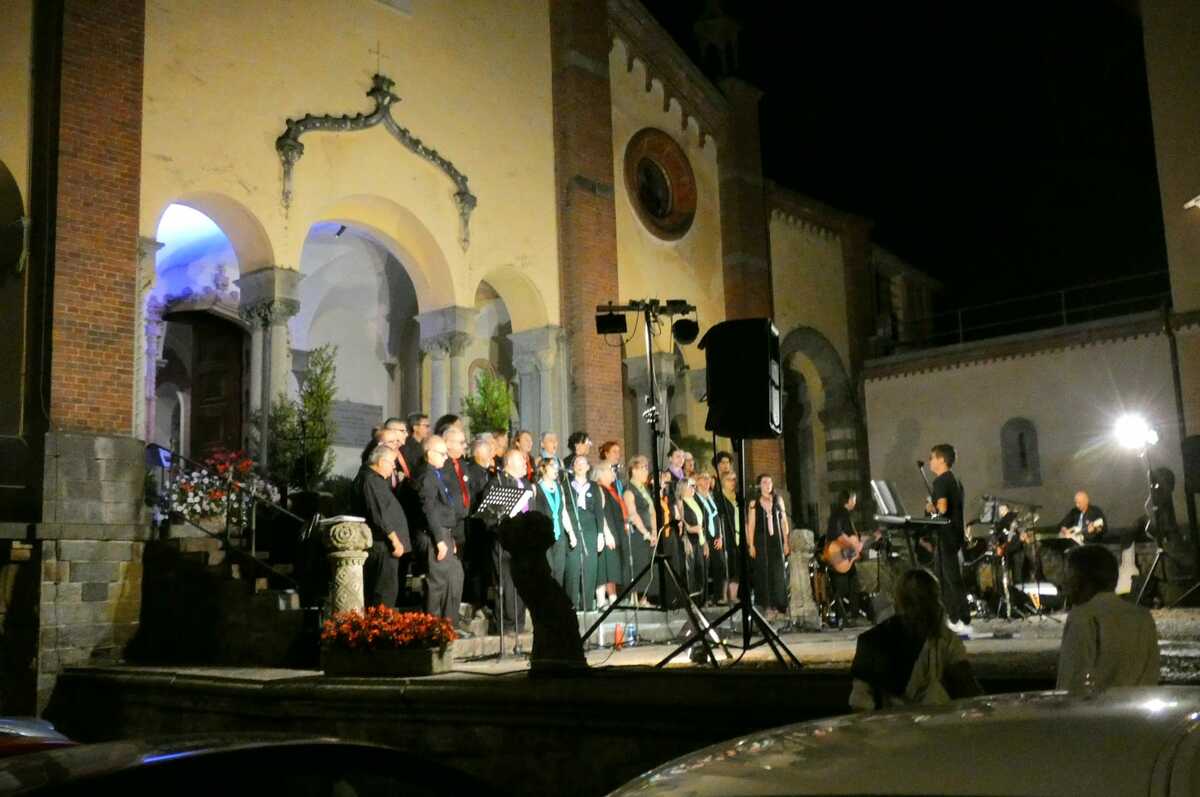 Musica sotto le stelle a Rosazza: grande partecipazione per il concerto targato Le Voci del Sabato Sera FOTO