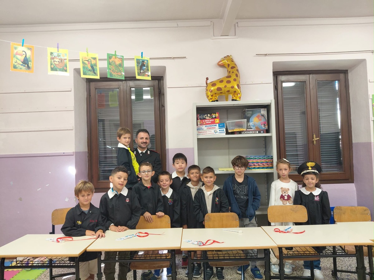 Inizia la scuola, i Carabinieri incontrano gli alunni di Crevacuore