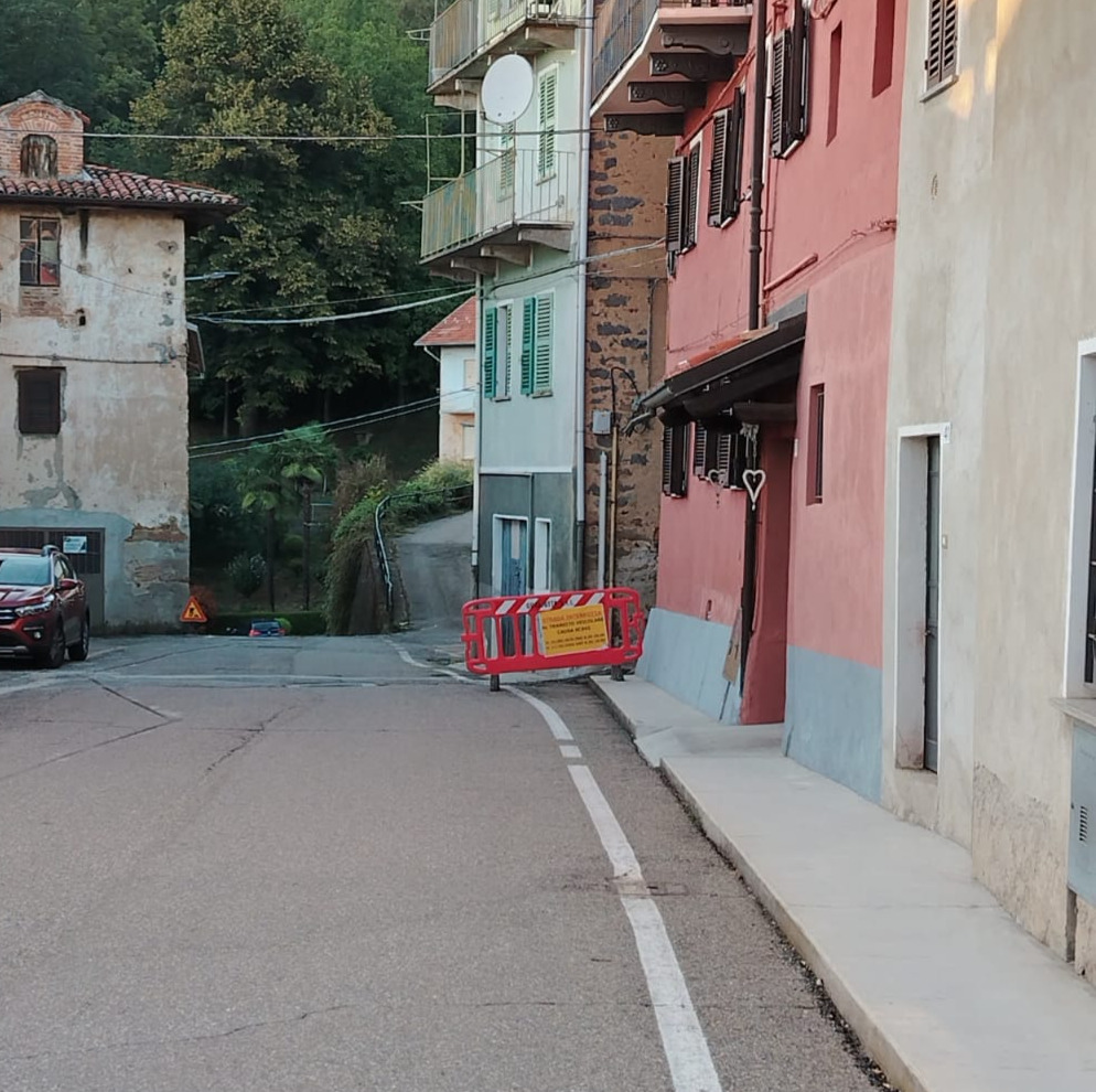 Bioglio, cede il manto stradale: al via lavori di ripristino