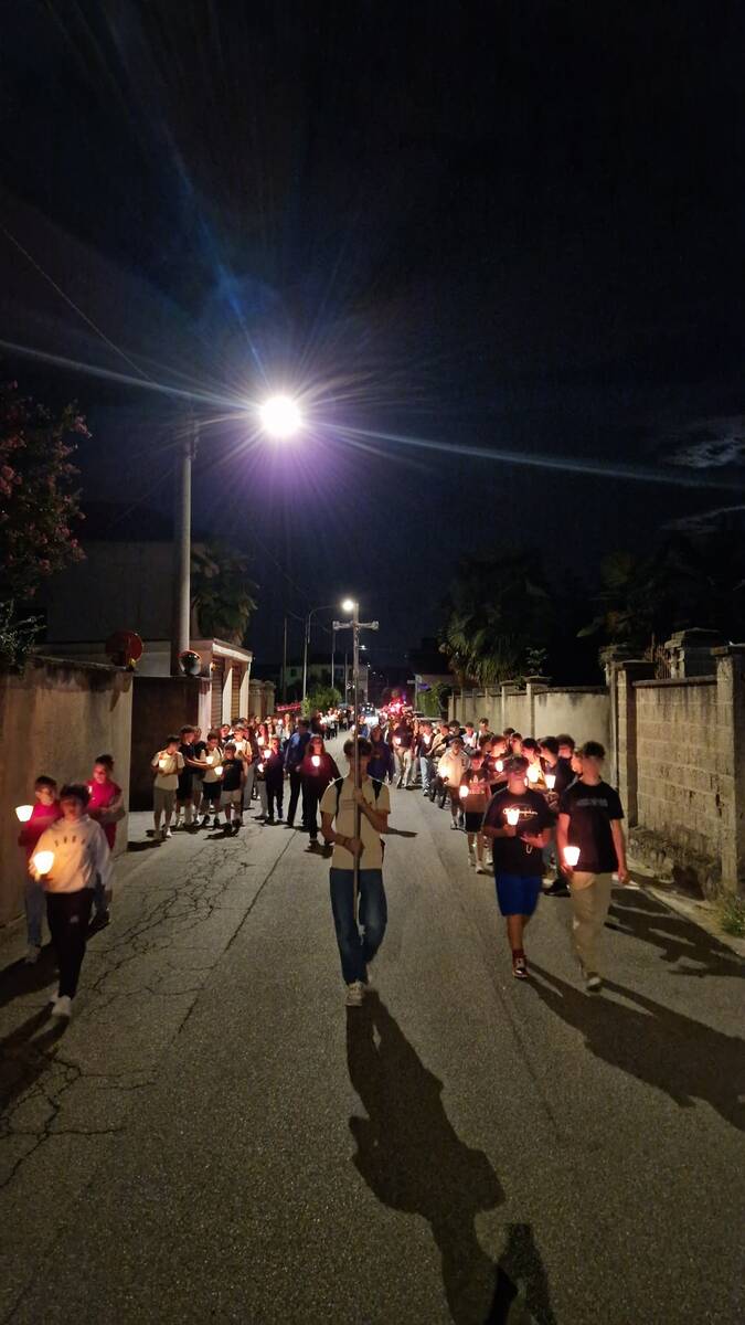 Vigliano, grande partecipazione alla fiaccolata di San Michele FOTO e VIDEO
