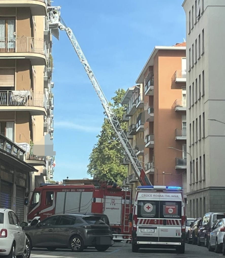 Cade in casa e resta a terra per ore: anziana soccorsa a Biella