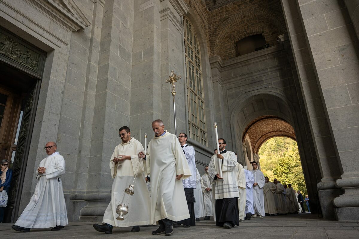 Doppia festa a Oropa: inizio dell'Anno Pastorale e giubileo d'argento di Monsignor Mana