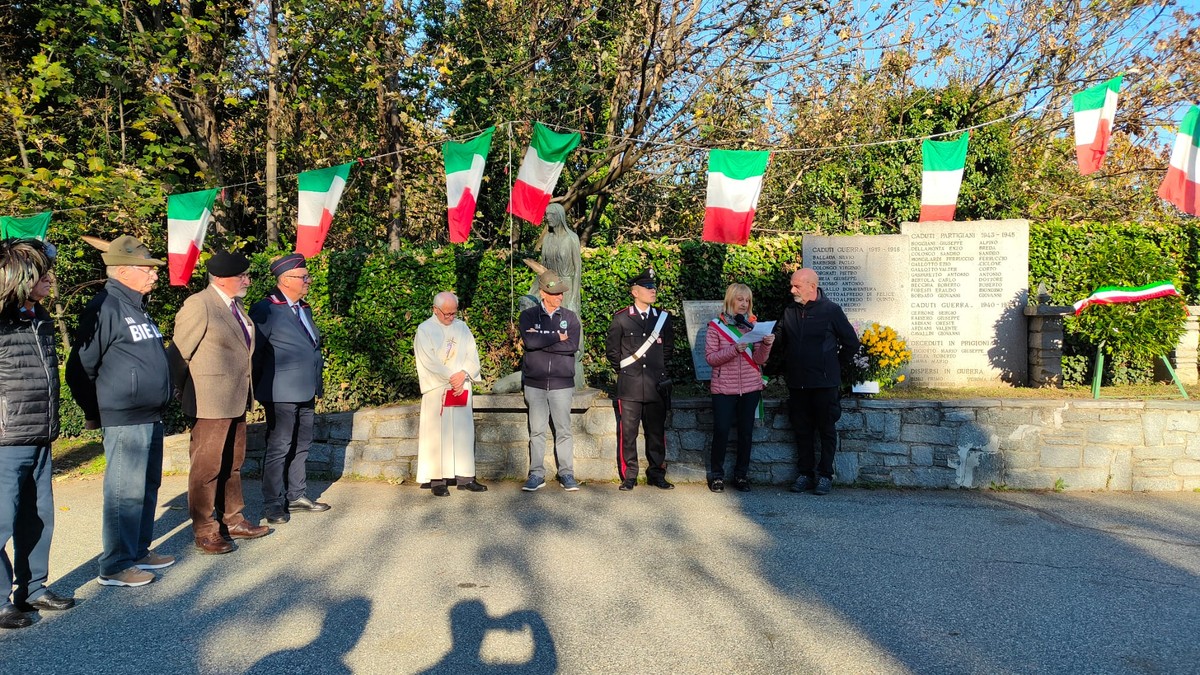 4 Novembre a Valle San Nicolao, l'omaggio dei bambini ai Caduti FOTO