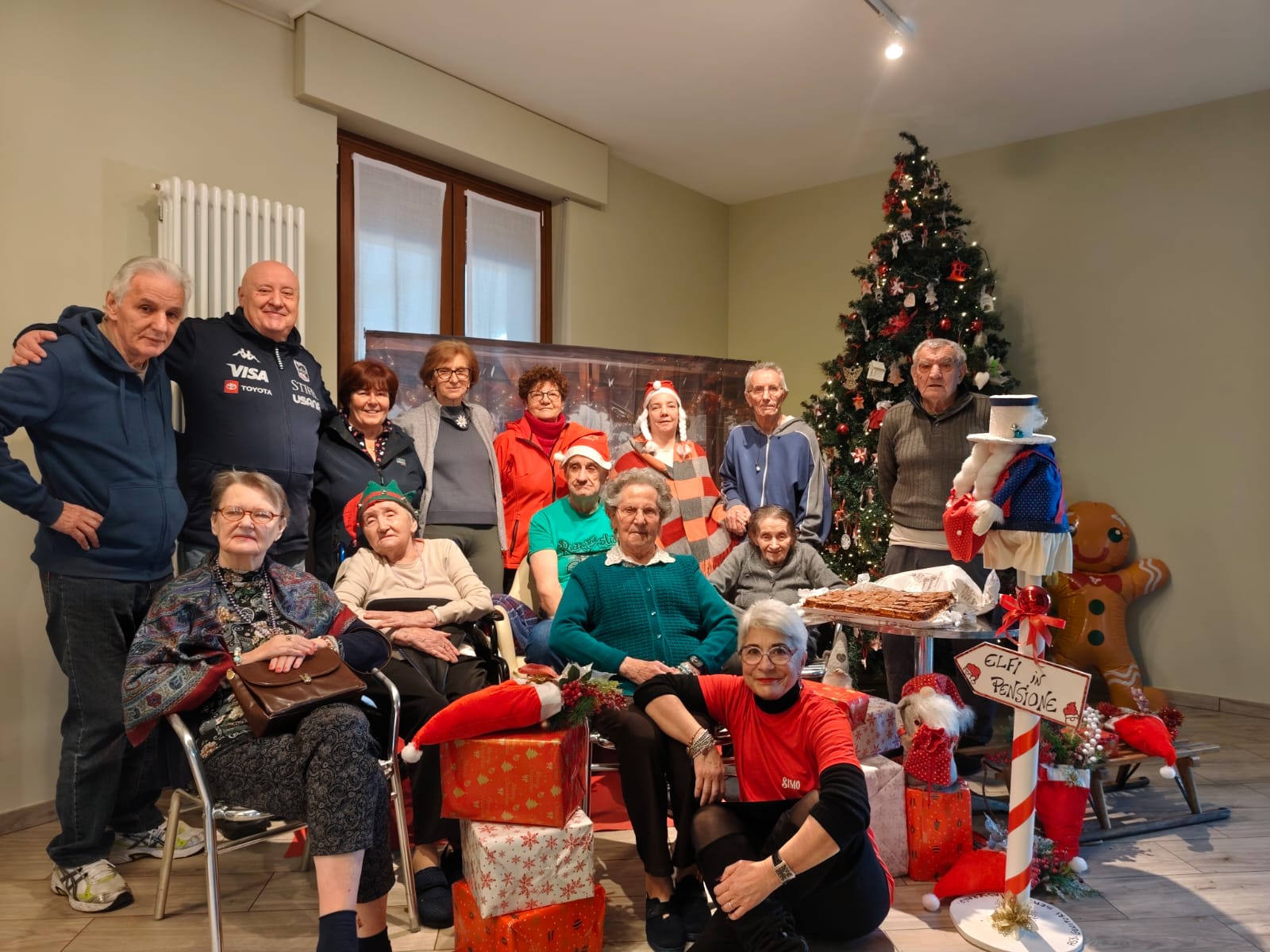 Gli auguri di Auser Cossato agli ospiti della RSA, un piccolo gesto ma carico di significato
