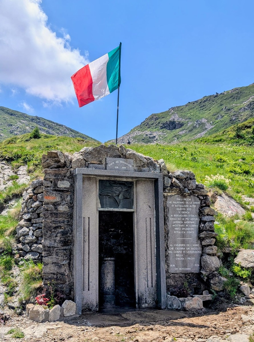 Biella, bel gesto dai Bersaglieri: sistemata la Fonte del Lago del Mucrone