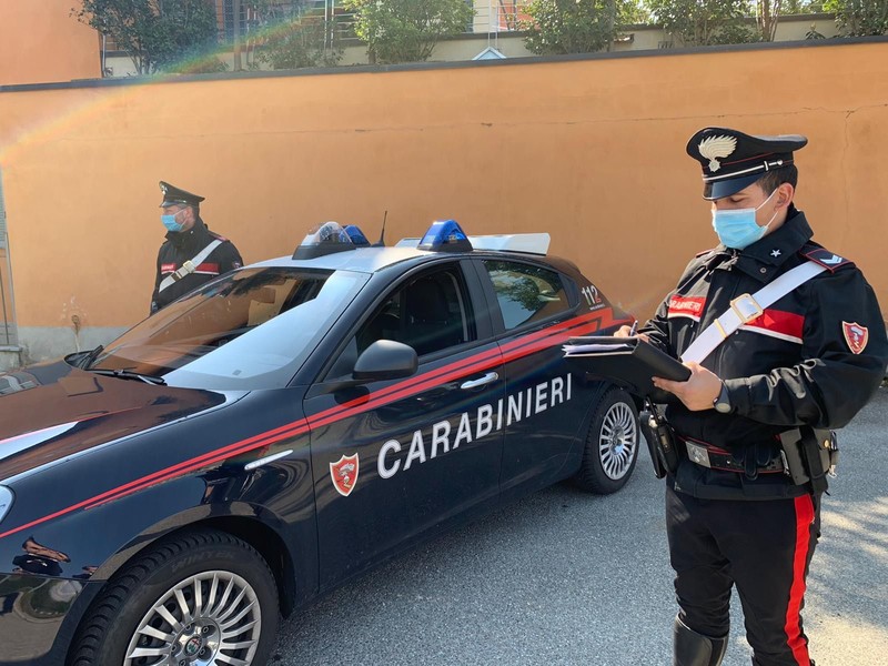 Anziano Finisce Contro Il Guardrail E Si Allontana Con L auto 