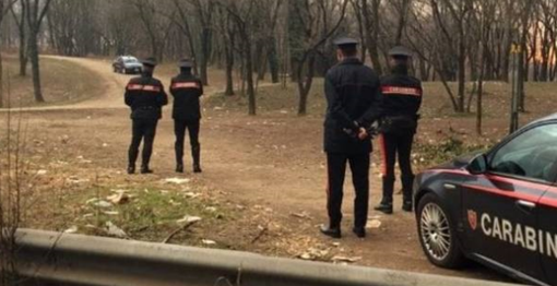 Dal Nord Ovest - Fuga nella notte verso i boschi dello spaccio: tre arresti dopo l’inseguimento