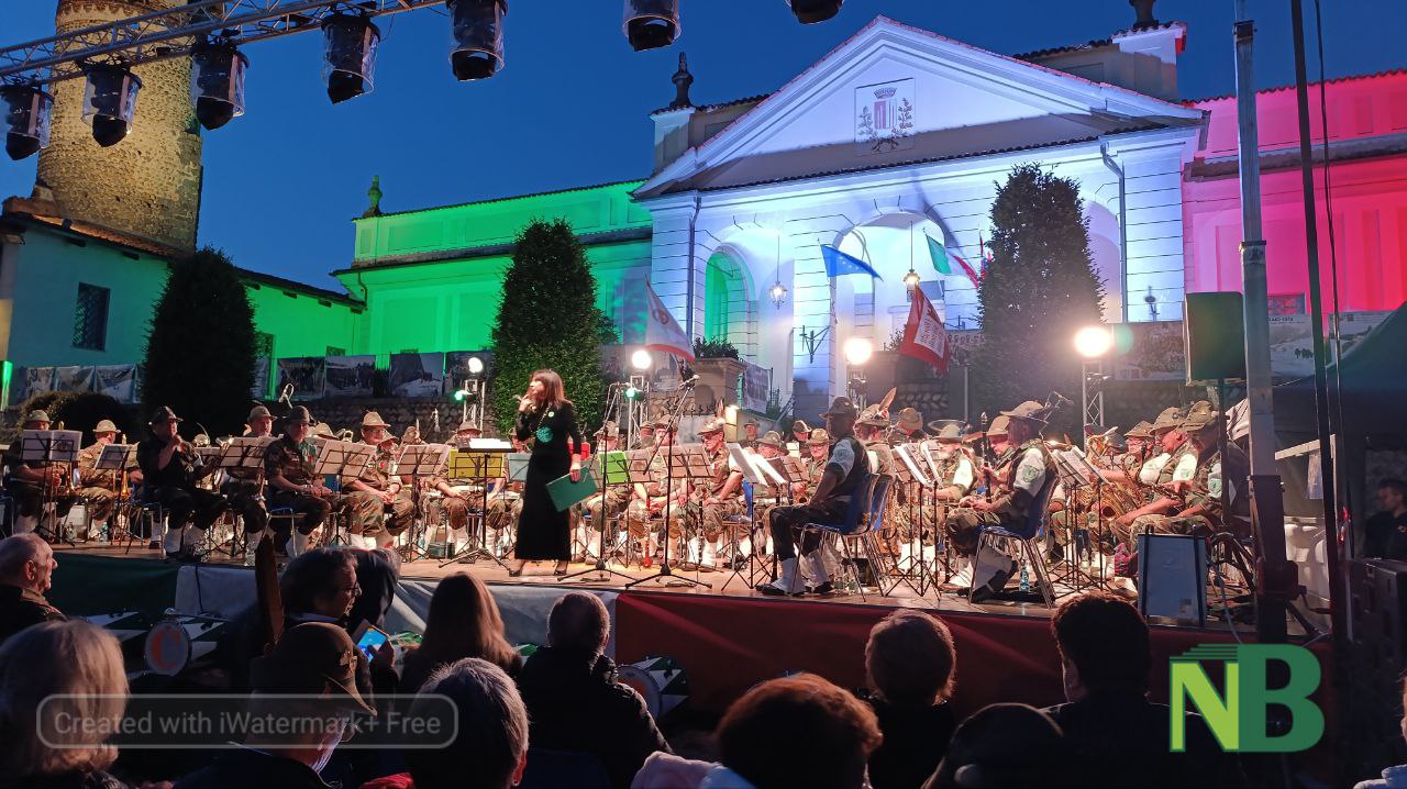 Adunata 2025, a Candelo il Concerto della Fanfara dei Congedati della Cadore: piazza Castello gremita FOTO