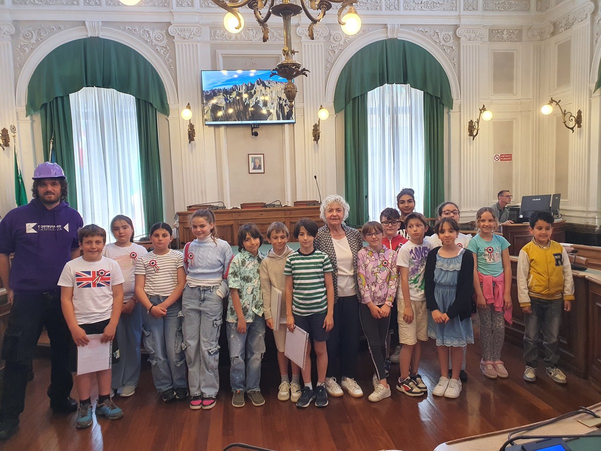 Biella, a Palazzo Oropa ultima seduta del consiglio comunale dei giovani