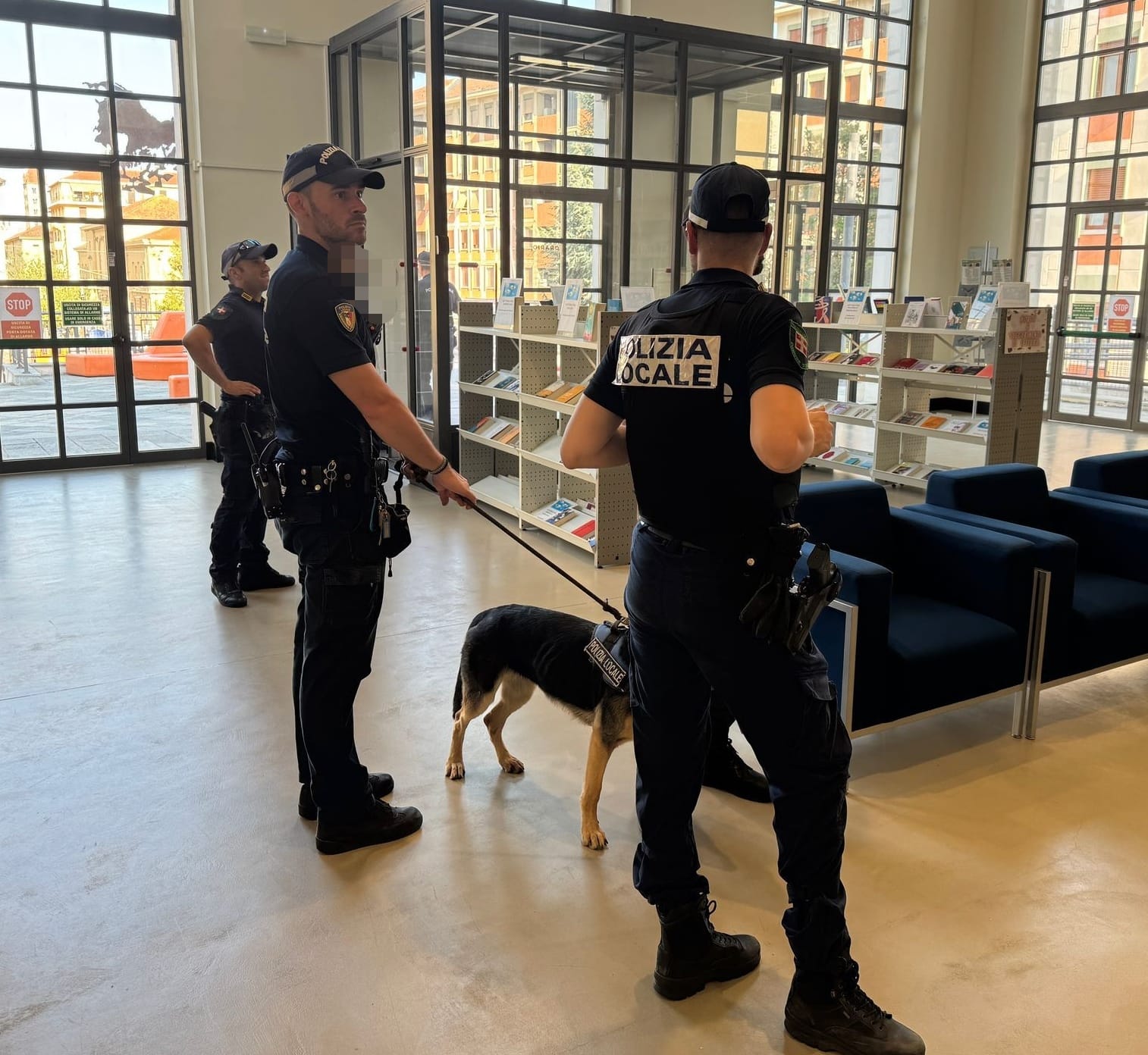 Biella, controlli della Polizia Locale in Biblioteca: sanzionati due uomini