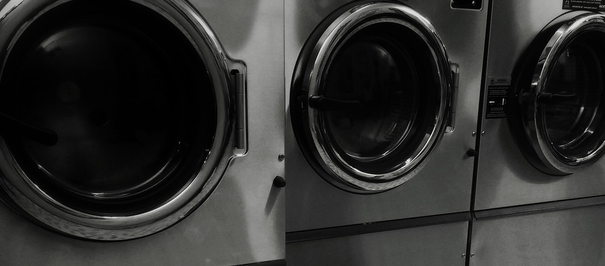 Biella: Tenta il furto ai gettoni della lavanderia: uomo ripreso dalle videocamere