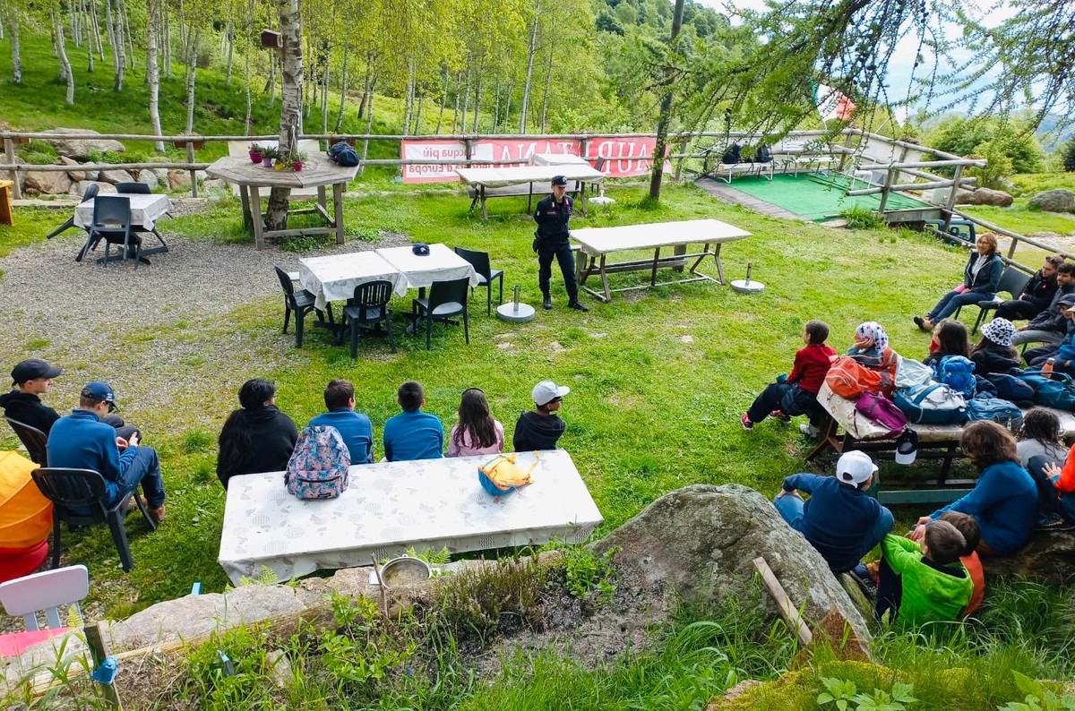 Educazione ambientale: gli studenti di Graglia a lezione con i Carabinieri Forestali