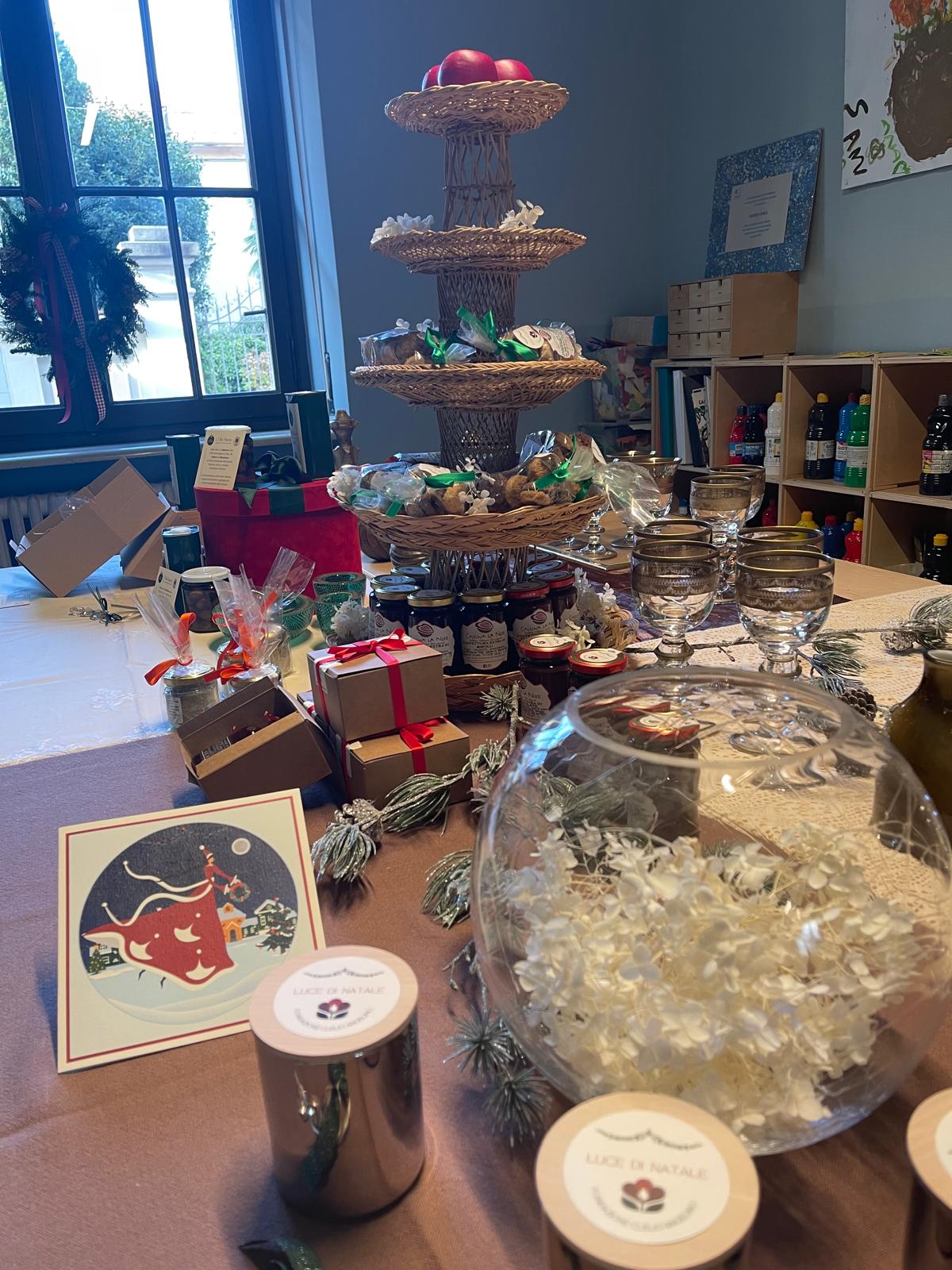 Luce di Natale, ecco il mercatino solidale della Fondazione Clelio Angelino FOTO