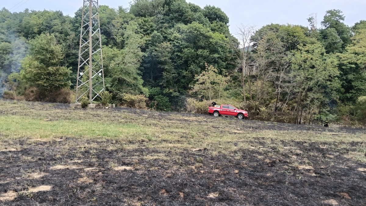 Miagliano: Tempestivo intervento dei Vigili del Fuoco preserva la cascina dalle fiamme FOTO
