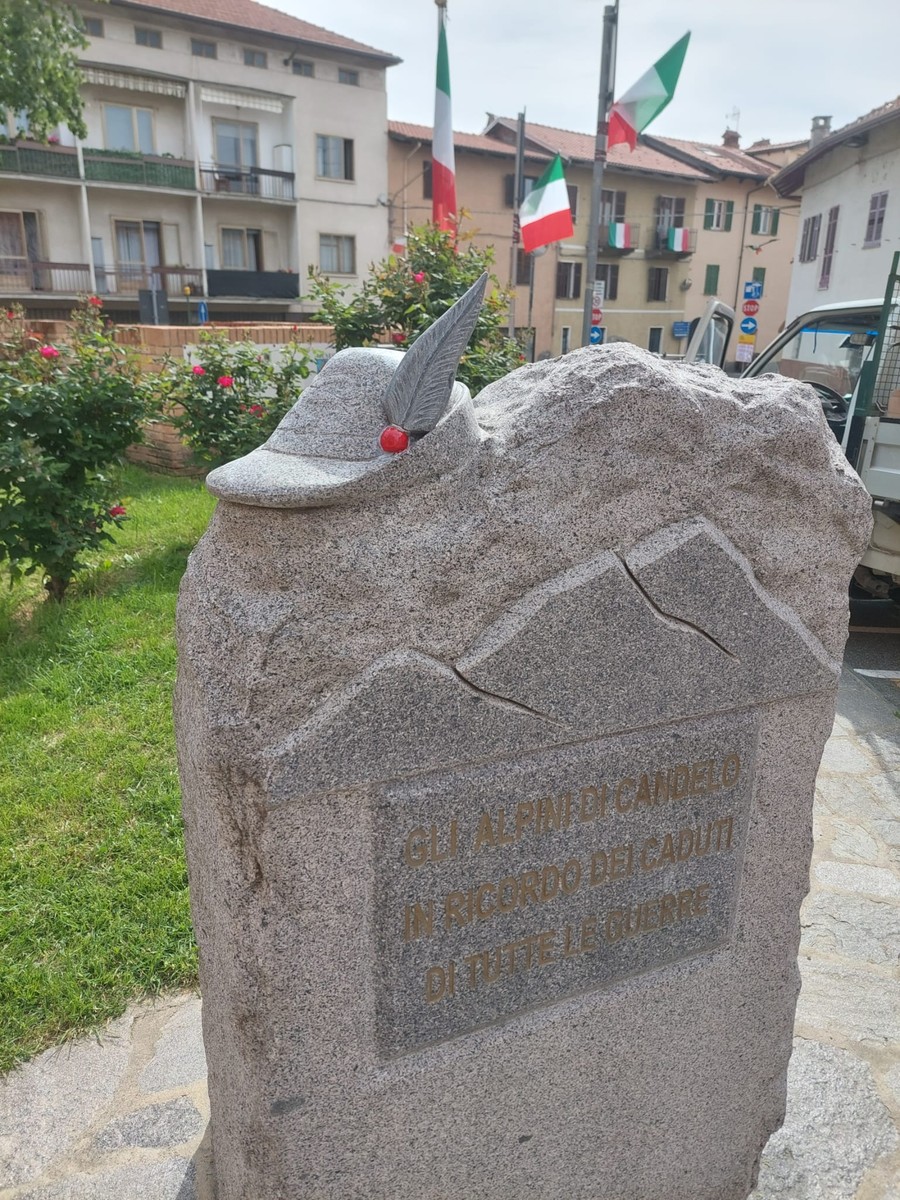 Danni al monumento di Candelo, ora è stato ripristinato