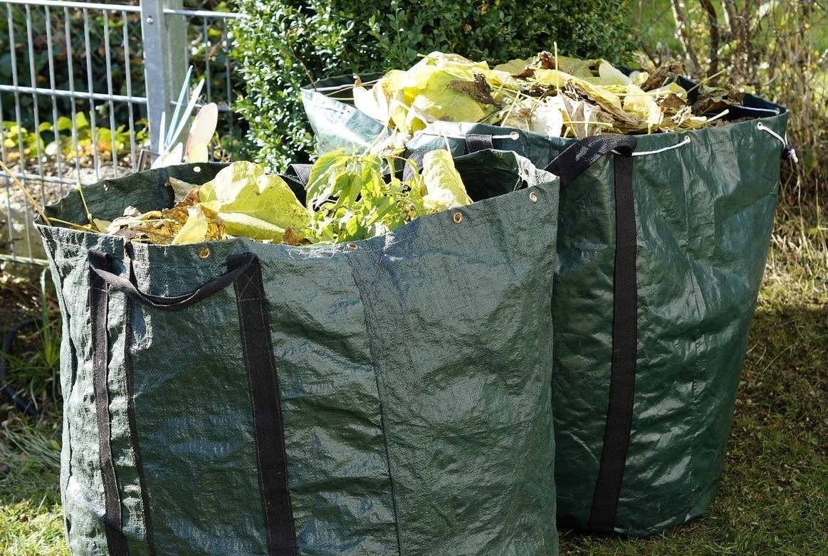 Sandigliano, cambia la raccolta del verde: nuovi bidoni al posto dei sacchi bianchi